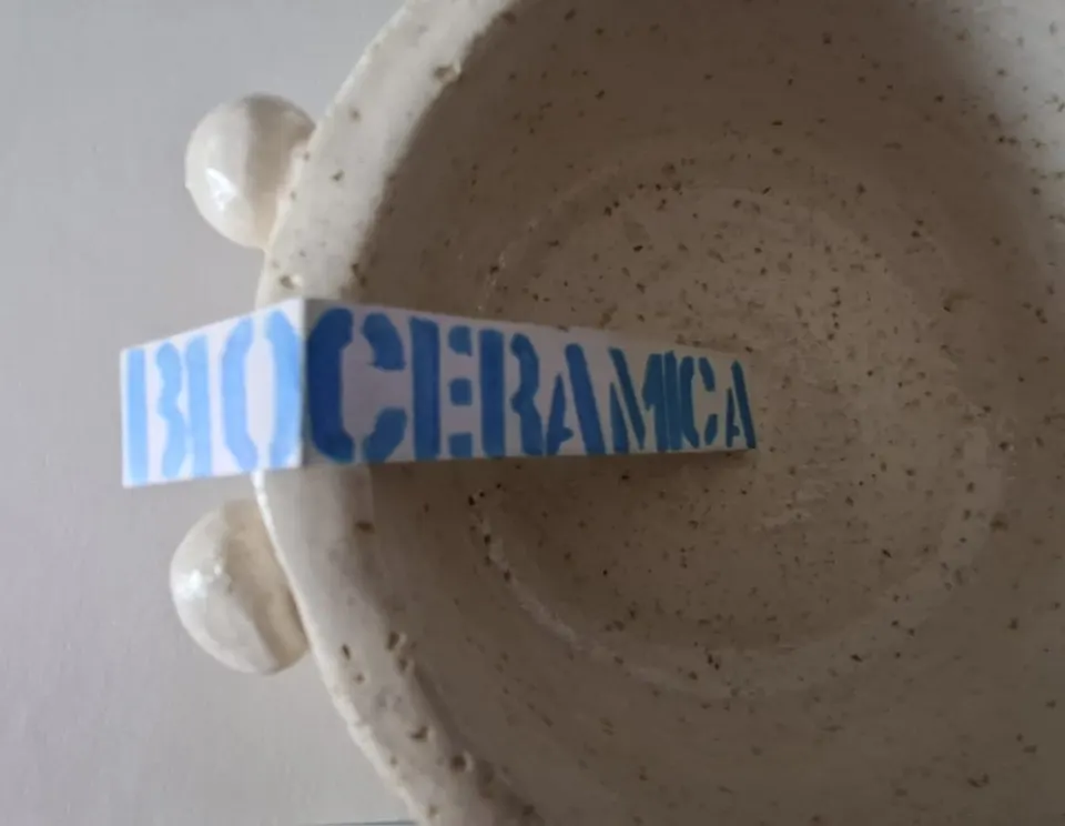 Bowl de biocerámica con su etiqueta