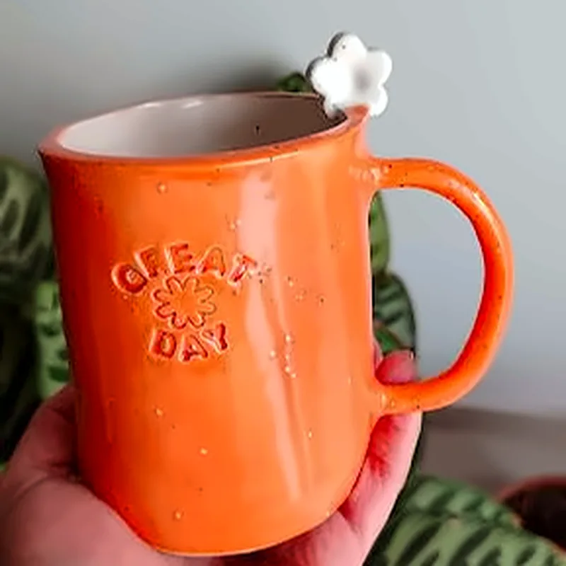 Taza naranja de cerámica con Great day grabado